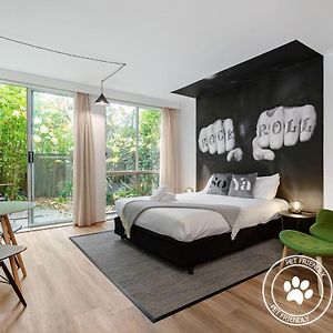 Deluxe Queen Studio Pet Friendly